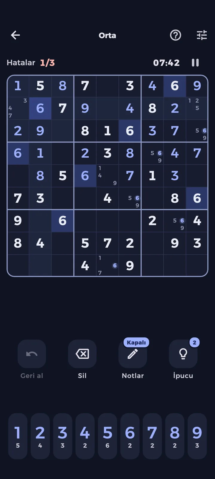 Notlar ve vurgularla devam eden orta seviye bir sudoku